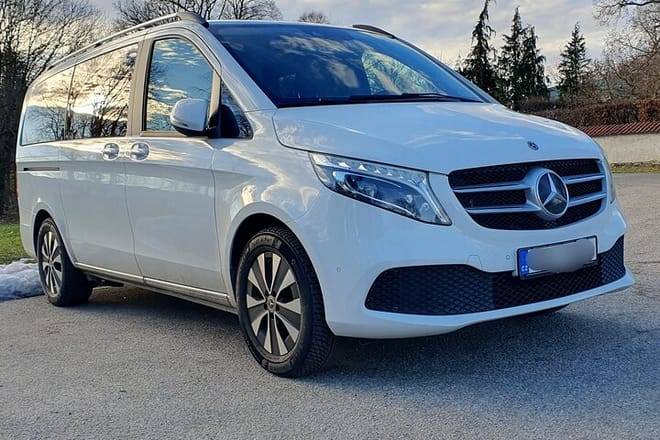 Private Prague to Passau lux. transfer via Cesky Krumlov & Lunch