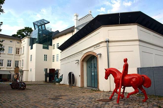 Modern Art in Prague: Walking Audio Tour of David Cerny's Works