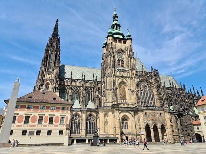 Prague: From Communism to Royal Splendor Tour