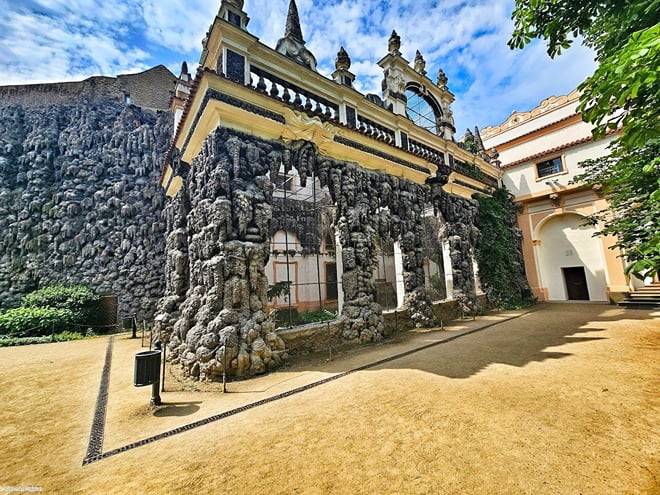 Prague: From Madame Tussauds to Castle In-App Audio Tour