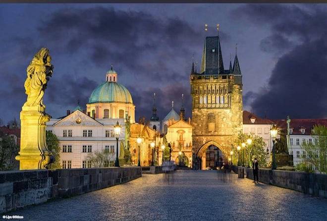Prague: Old Town to Hradčany In-App Audio Tour