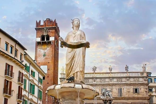 Private day trip from Venice to Verona, Lago di Garda & back