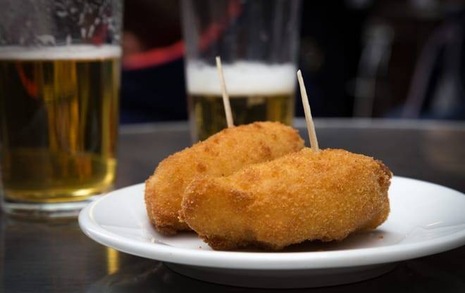 Madrid Local Tapas & History Tour with Dinner