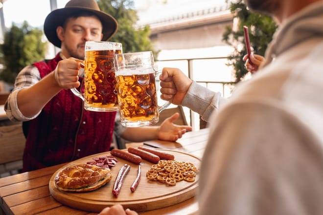 Munich: Capital of Beer and Bavaria. Historical & Gastronomic Walking Tour on Mobile App