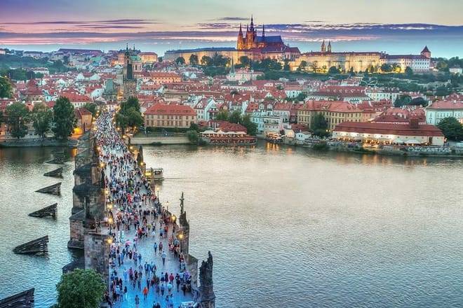 Munich to Prague Private Transfer with Sightseeing Stop