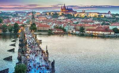 Munich to Prague Private Transfer with Sightseeing Stop