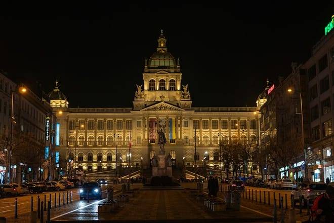 Munich to Prague Private Transfer with Sightseeing Stop