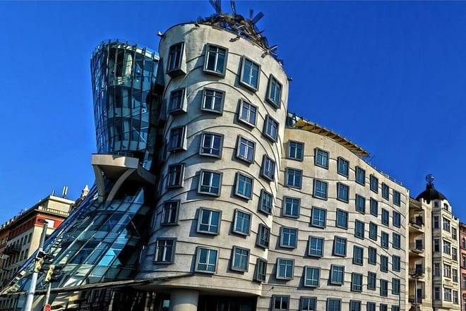 Munich to Prague Private Transfer with Sightseeing Stop