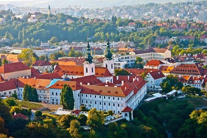 Munich to Prague Private Transfer with Sightseeing Stop