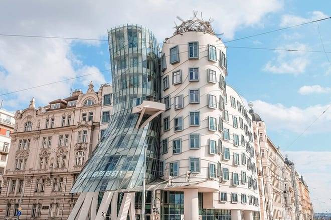 Munich to Prague Private Transfer with Sightseeing Stop