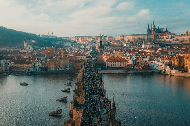 Munich to Prague Private Transfer with Sightseeing Stop