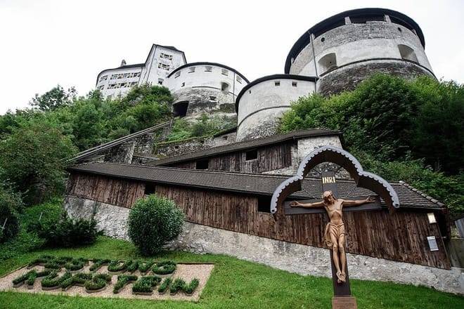 Private day trip from Munich to Kufstein Fortress, Local Driver