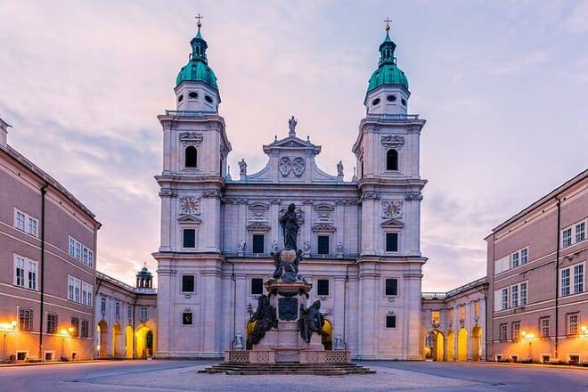 Private day trip from Munich to Salzburg and Hallstatt
