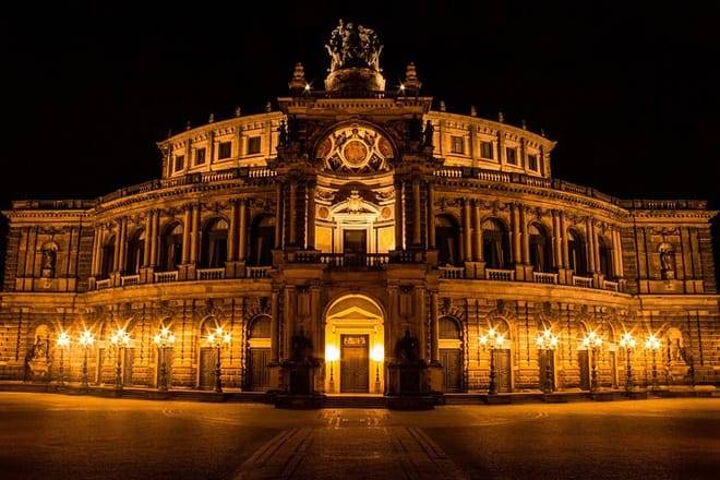 Private Transfer From Munich to Dresden With a 2 Hour Stop