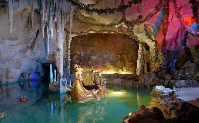 From Munich: Private Day Trip to Neuschwanstein, Linderhof & Oberammergau