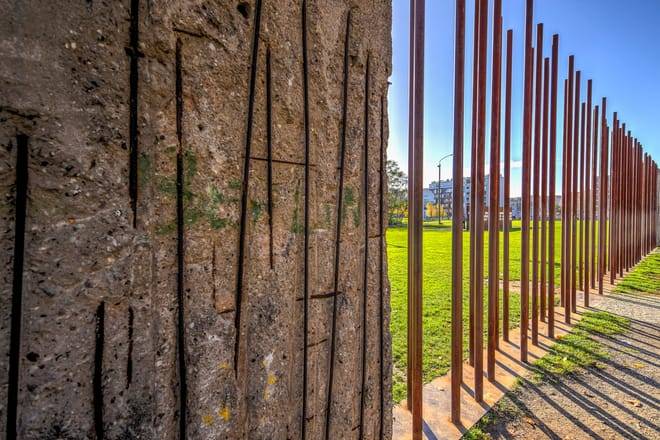 DEBE038-Fre-Berlin: Third Reich & Cold War 2,5-hour Guided Walking Tour