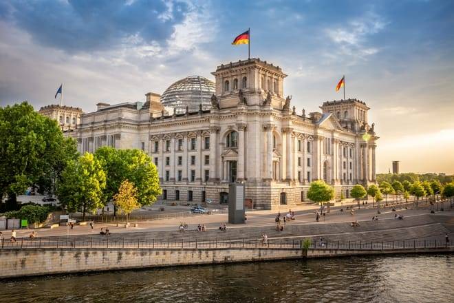 DEBE038-Fre-Berlin: Third Reich & Cold War 2,5-hour Guided Walking Tour