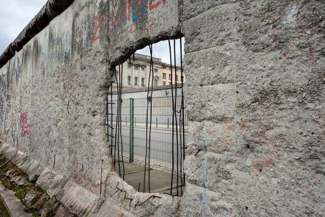 DEBE038-Fre-Berlin: Third Reich & Cold War 2,5-hour Guided Walking Tour