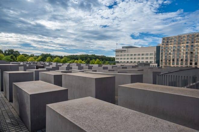 DEBE038-Fre-Berlin: Third Reich & Cold War 2,5-hour Guided Walking Tour