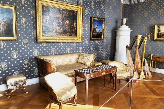 DEMU042  - English- Munich Nymphenburg Palace Tickets and Tour, Carriage Museum 