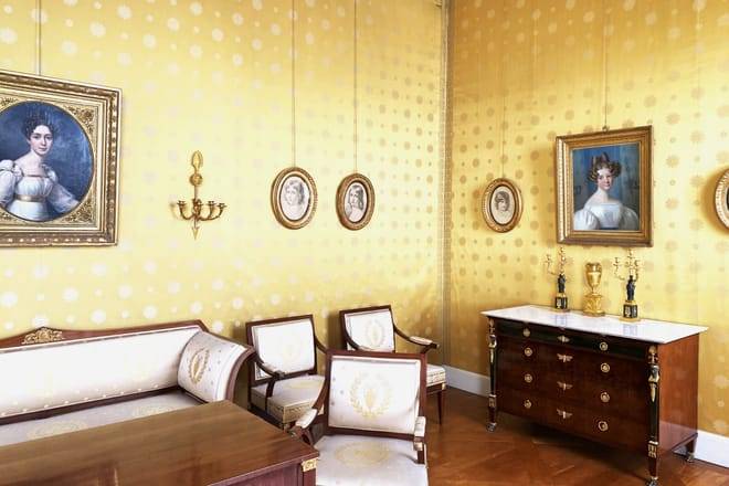 DEMU042  - English- Munich Nymphenburg Palace Tickets and Tour, Carriage Museum 