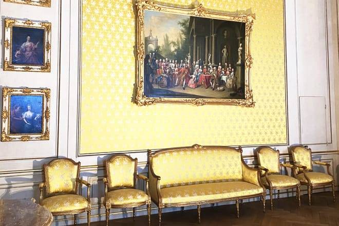 DEMU042  - English- Munich Nymphenburg Palace Tickets and Tour, Carriage Museum 