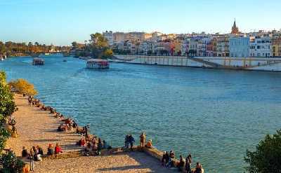 Seville City Highlights & Secrets | 2-Hour Guided Walking Tour | FR