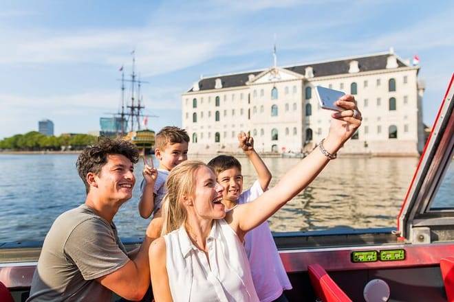 1 Hour Amsterdam Canal Cruise with Audio Guide