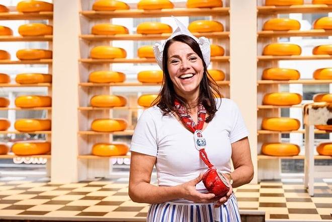 Guided Dutch Cheese Tasting Experience in Amsterdam with Wine
