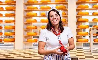 Guided Cheese Tasting in Amsterdam: Henri Willig & Wine Pairing
