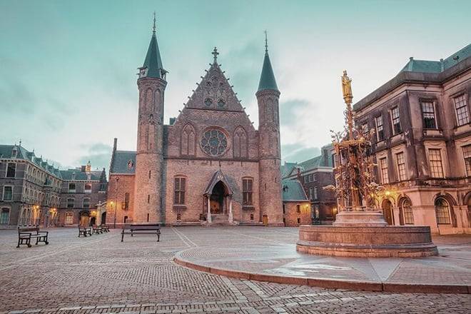 Guided Tour to Rotterdam and Delft and Places Around Amsterdam