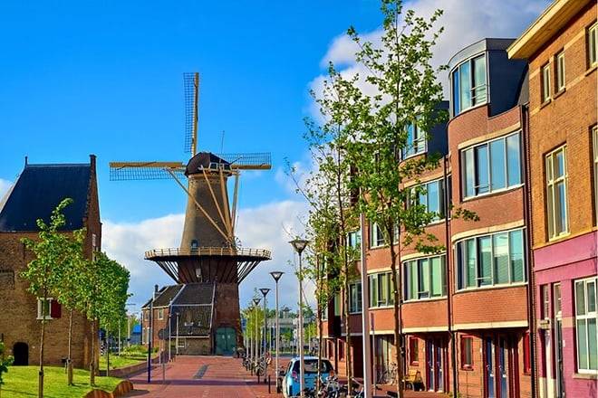 Guided Tour to Rotterdam and Delft and Places Around Amsterdam