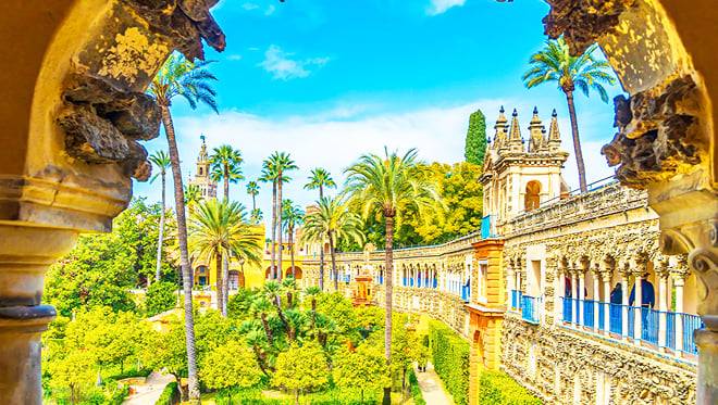 Seville: Alcázar, Cathedral & 24-Hour Hop-On Hop-Off Bus