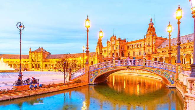 Seville: Alcázar, Cathedral & 24-Hour Hop-On Hop-Off Bus