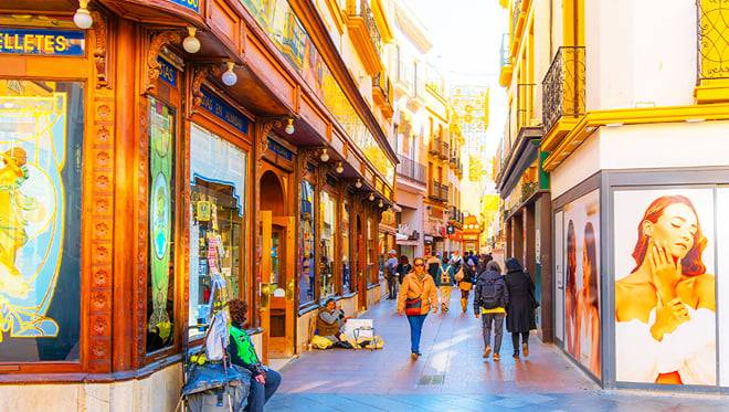 Seville: Alcázar, Cathedral & 24-Hour Hop-On Hop-Off Bus