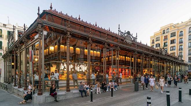 Madrid: Habsburg Old Town, Royal Palace Evening Walking Tour