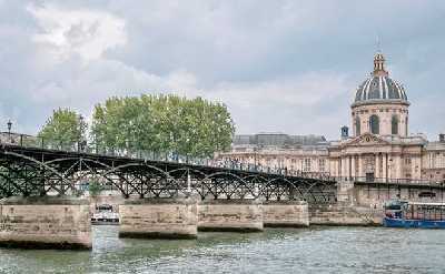 Paris: Emily in Paris Filming Locations Walking Tour