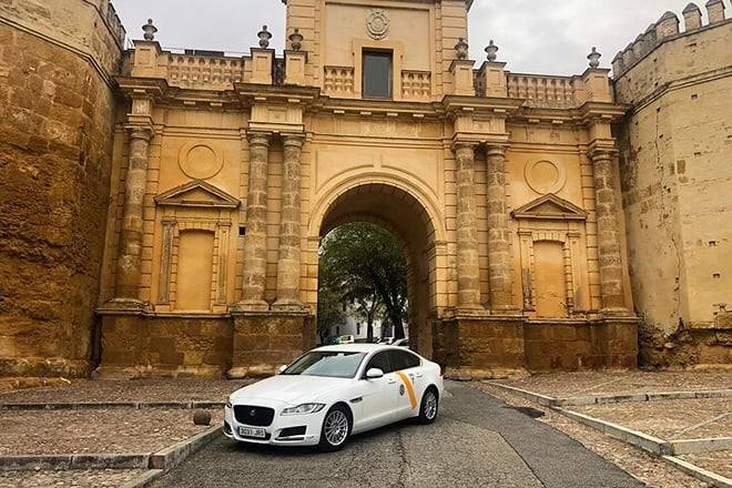 From Seville: Private Day Trip to Jerez & Cádiz