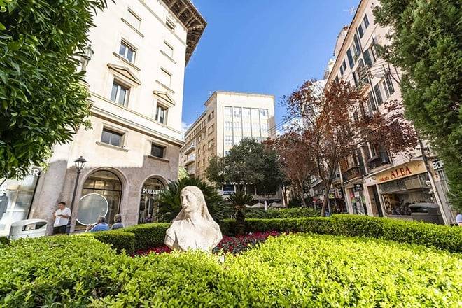 Hello Palma: Private 2-Hour Intro City Walk with Local Guide